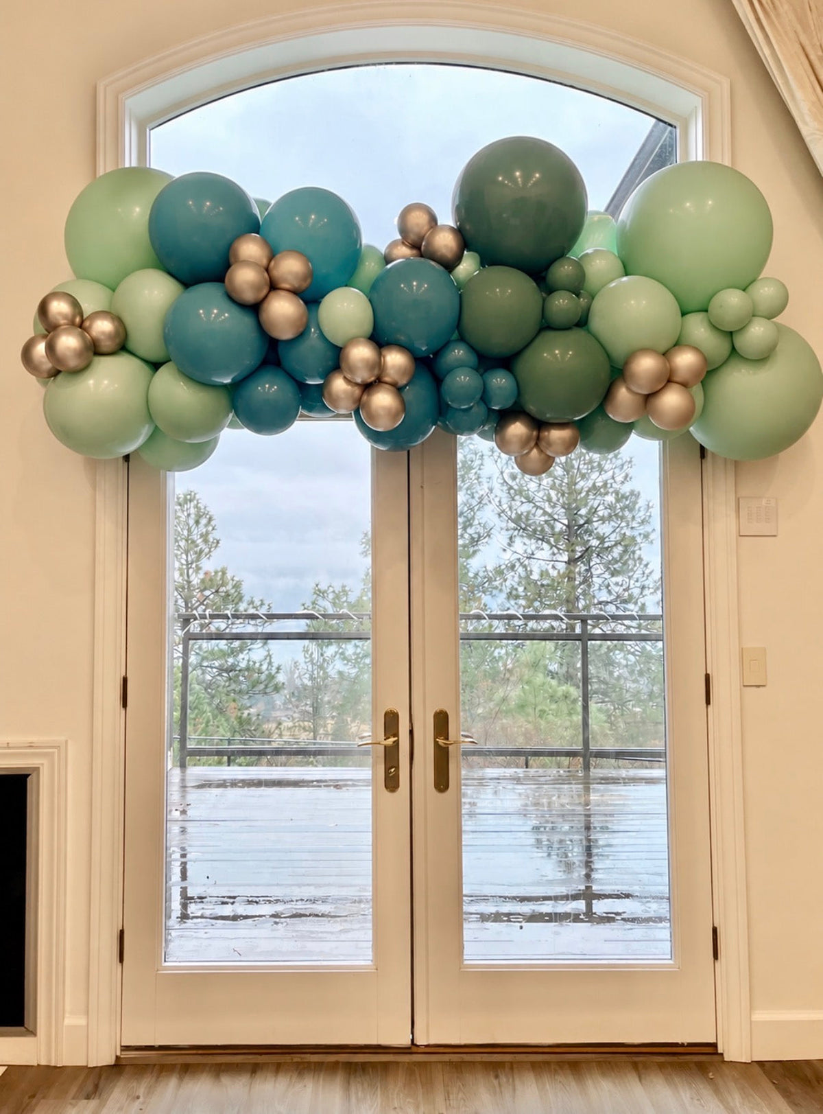 Grab and go balloon garland